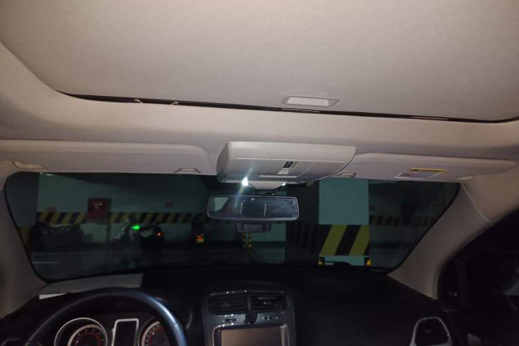 Used Dodge Journey 2013 2.4L Two-Wheel Drive Luxury Version Headliner
