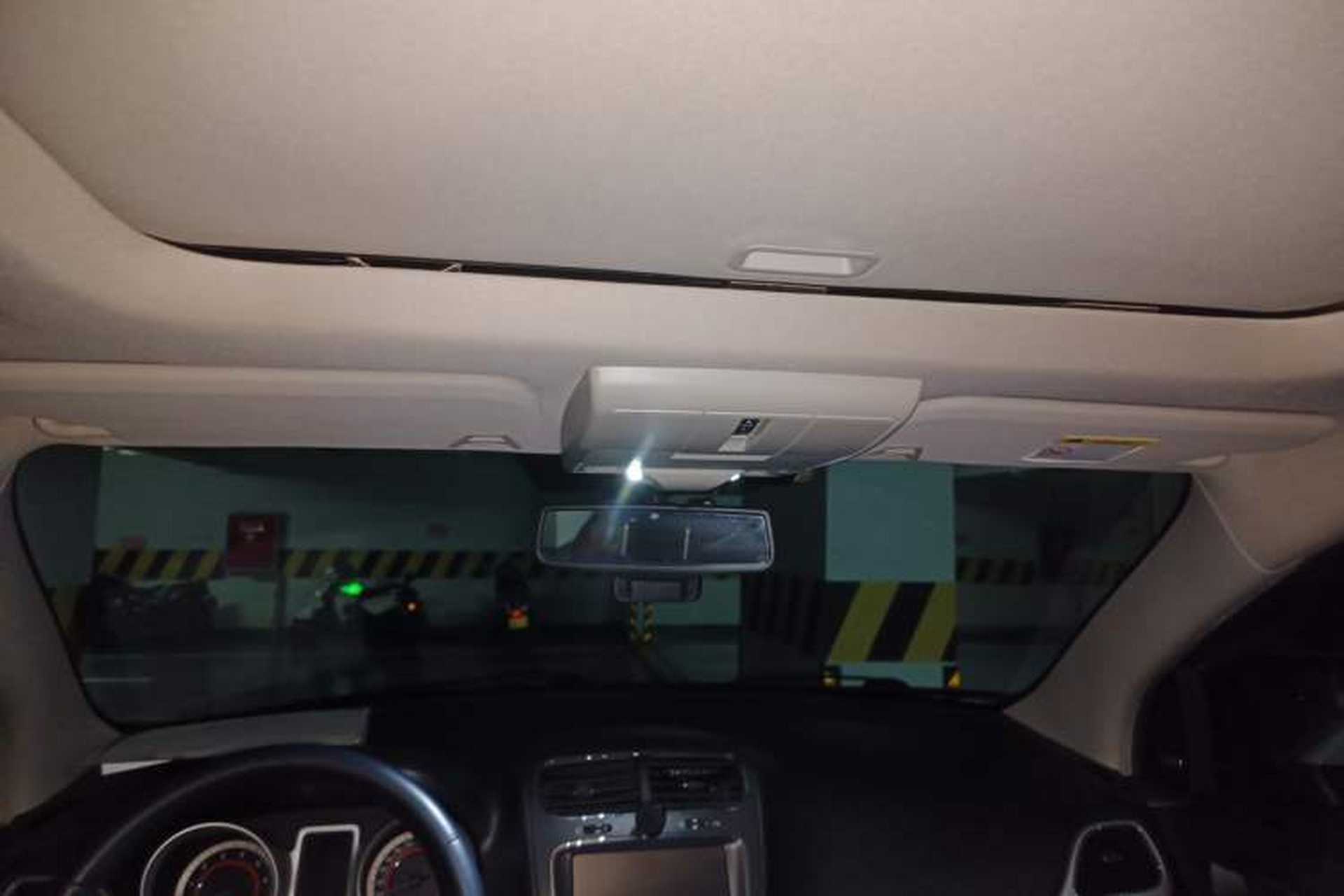 Used Dodge Journey 2013 2.4L Two-Wheel Drive Luxury Version Headliner