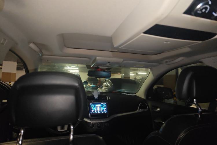 Used Dodge Journey 2013 2.4L Two-Wheel Drive Luxury Version Headliner