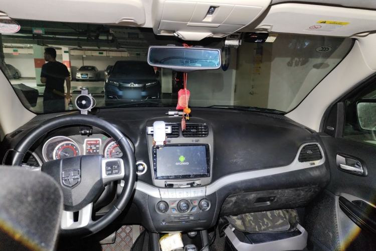 Used Dodge Journey 2013 2.4L Two-Wheel Drive Luxury Version Headliner