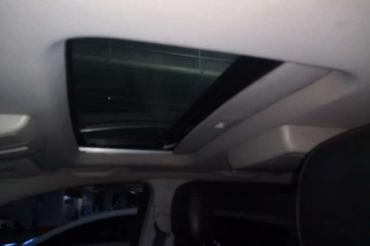 Used Dodge Journey 2013 2.4L Two-Wheel Drive Luxury Version Headliner