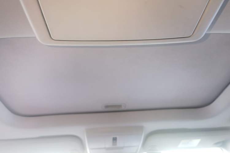 Used Dodge Journey 2013 2.4L Two-Wheel Drive Luxury Version Headliner