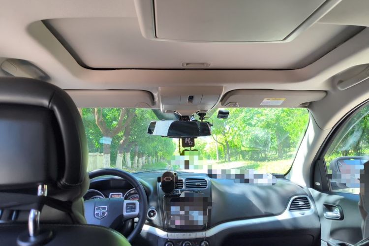 Used Dodge Journey 2013 2.4L Two-Wheel Drive Luxury Version Headliner