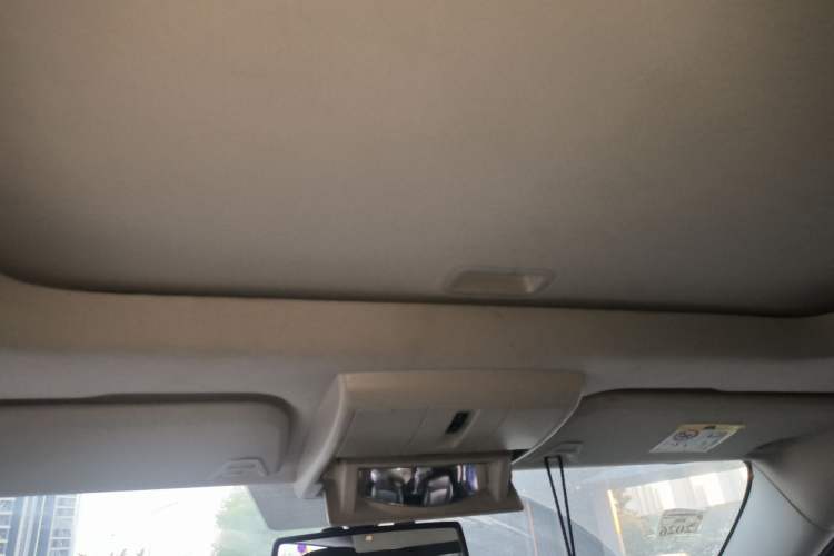 Used Dodge Journey 2013 2.4L Two-Wheel Drive Luxury Version Headliner