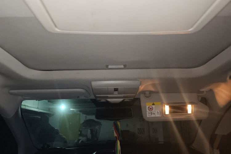 Used Dodge Journey 2013 2.4L Two-Wheel Drive Luxury Version Headliner