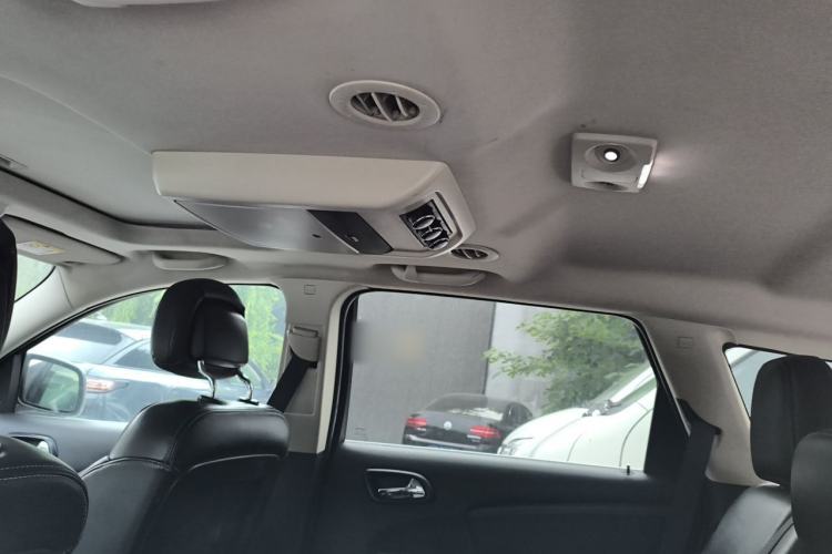 Used Dodge Journey 2013 2.4L Two-Wheel Drive Luxury Version Headliner