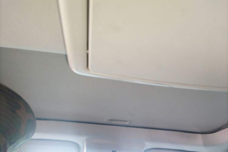 Used Dodge Journey 2013 2.4L Two-Wheel Drive Luxury Version Headliner