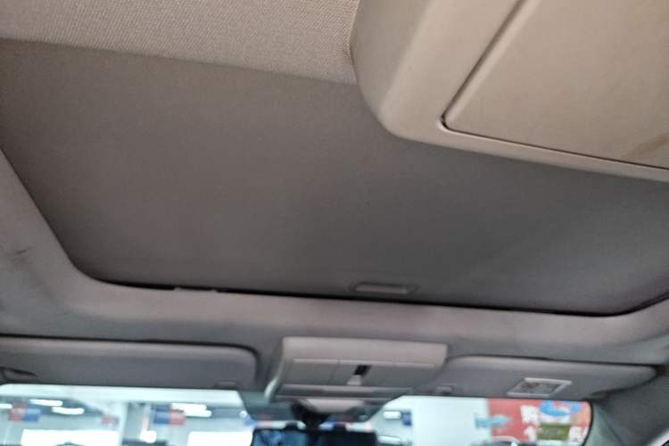 Used Dodge Journey 2013 2.4L Two-Wheel Drive Luxury Version Headliner
