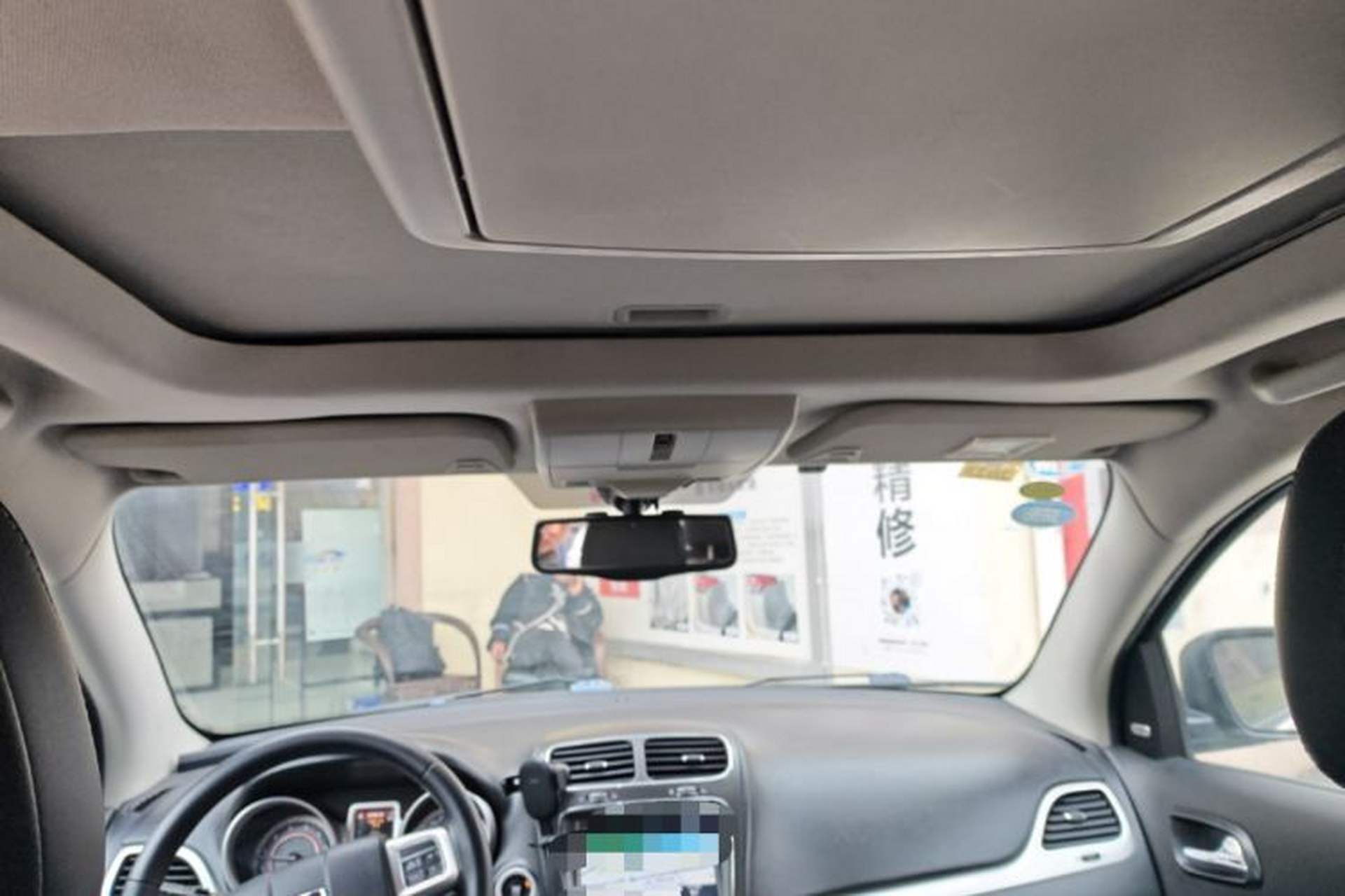 Used Dodge Journey 2013 2.4L Two-Wheel Drive Luxury Version Headliner