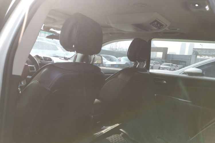 Used Dodge Journey 2013 2.4L Two-Wheel Drive Luxury Version Headliner