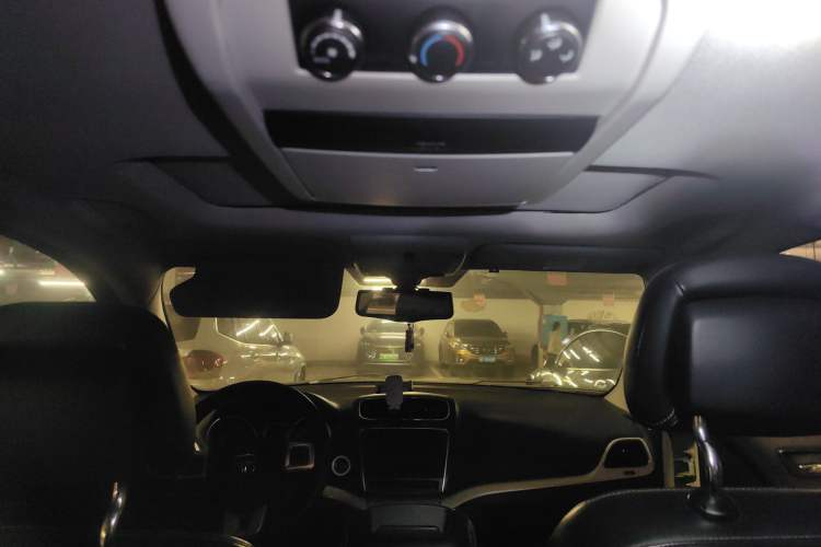 Used Dodge Journey 2013 2.4L Two-Wheel-Drive Smart Edition Headliner