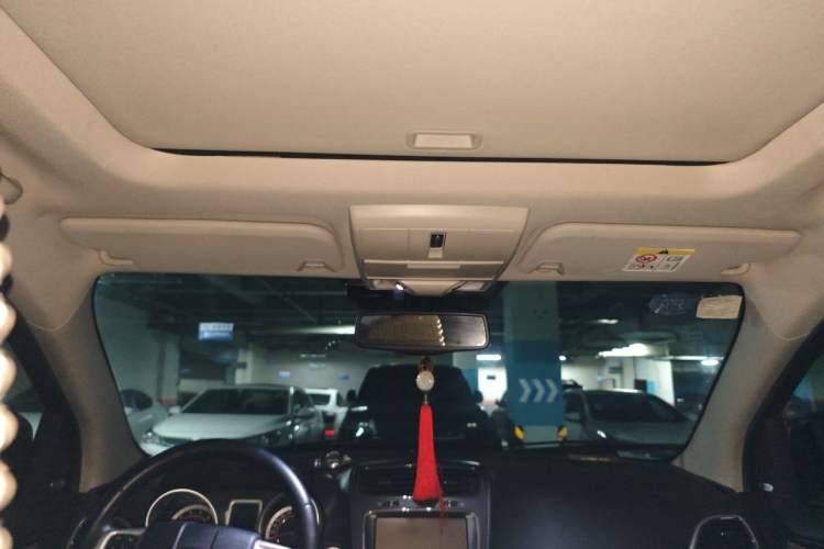 Used Dodge Journey 2013 2.4L Two-Wheel Drive Luxury Version Headliner