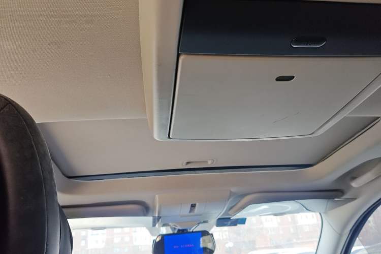 Used Dodge Journey 2013 2.4L Two-Wheel Drive Luxury Version Headliner