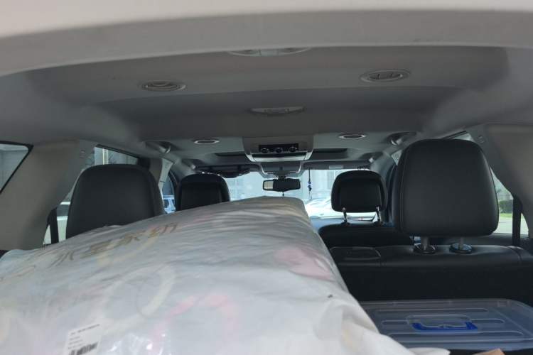 Used Dodge Journey 2013 2.4L Two-Wheel Drive Luxury Version Headliner