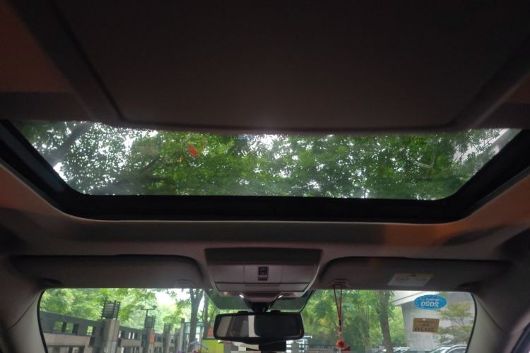 Used Dodge Journey 2013 2.4L Two-Wheel Drive Luxury Version Headliner