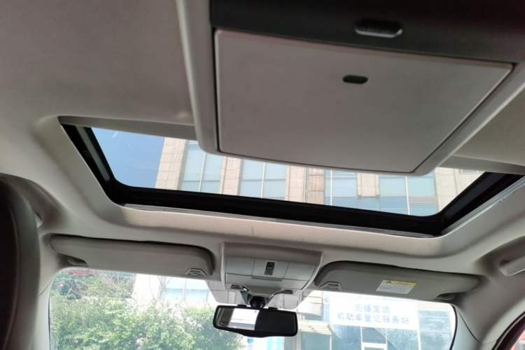 Used Dodge Journey 2013 2.4L Two-Wheel Drive Luxury Version Headliner