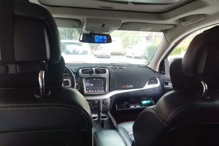 Used Dodge Journey 2013 2.4L Two-Wheel Drive Luxury Version Headliner