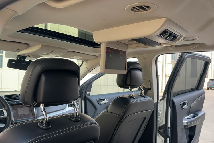 Used Dodge Journey 2013 2.4L Two-Wheel Drive Luxury Version Headliner