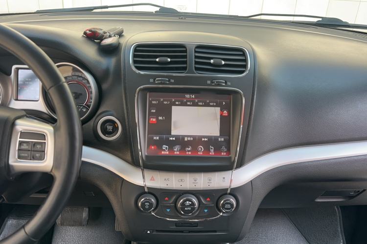 Used Dodge Journey 2013 2.4L Two-Wheel Drive Luxury Version Interior 11