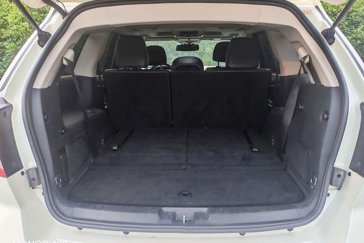 Used Dodge Journey 2013 2.4L Two-Wheel Drive Luxury Version Interior 2