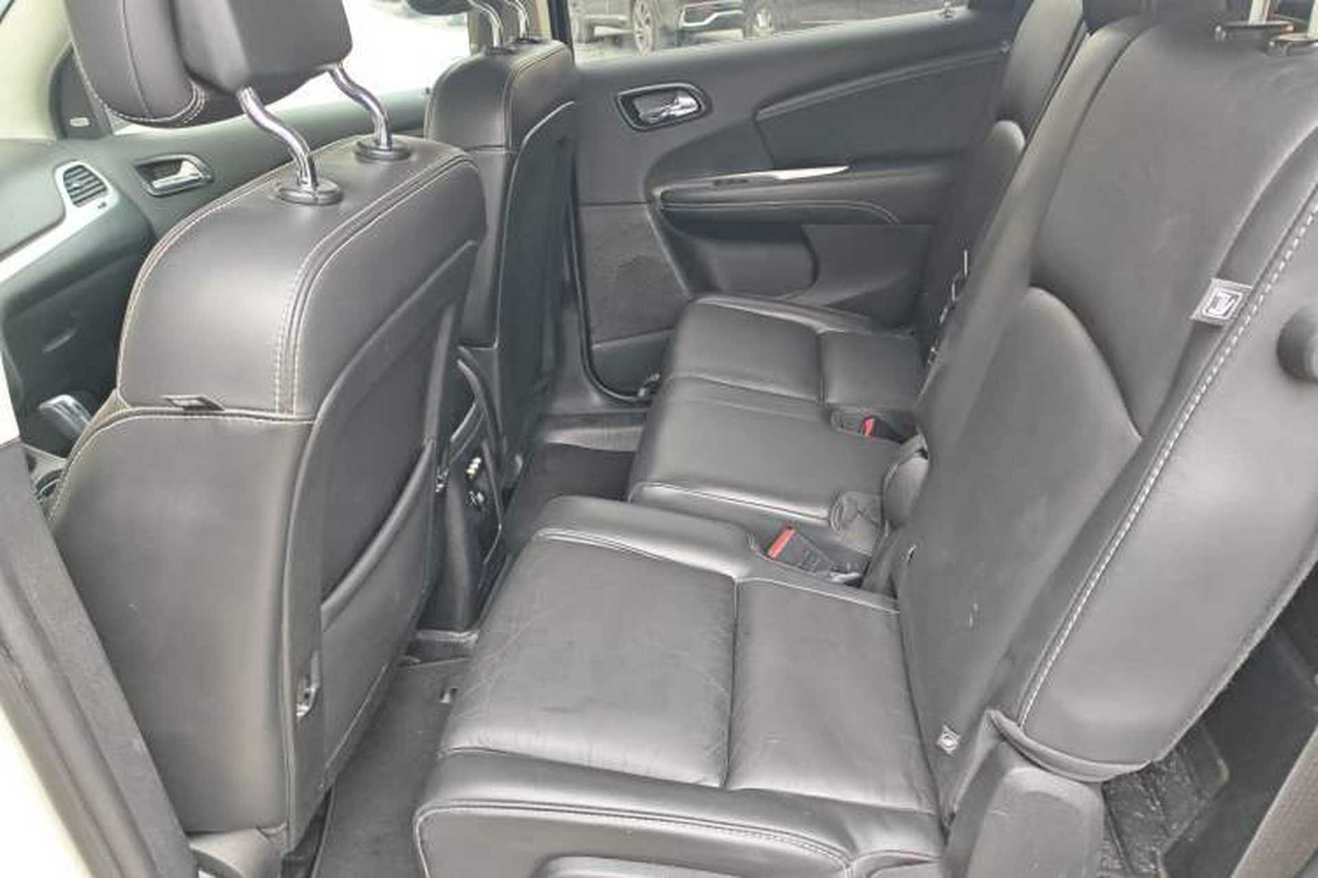 Used Dodge Journey 2013 2.4L Two-Wheel Drive Luxury Version Interior 4