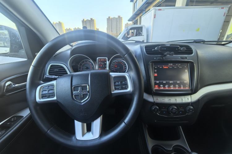 Used Dodge Journey 2013 2.4L Two-Wheel Drive Luxury Version Interior 5