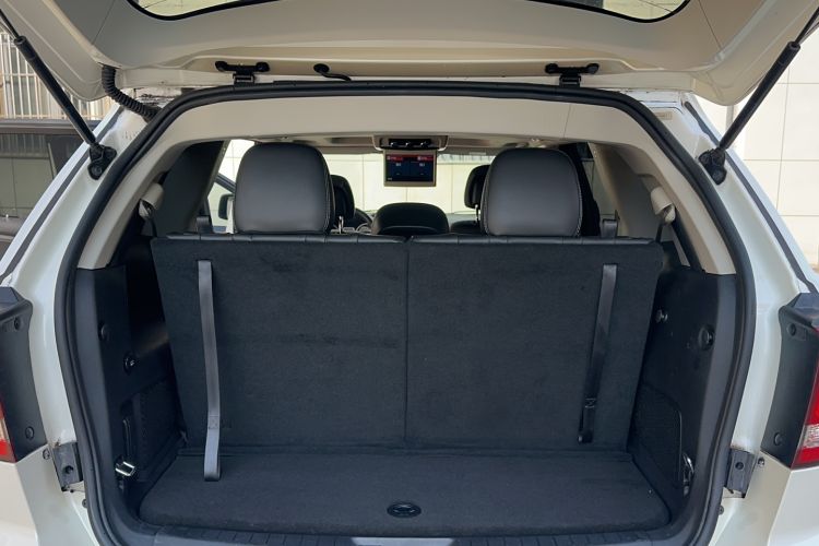 Used Dodge Journey 2013 2.4L Two-Wheel Drive Luxury Version Interior 6