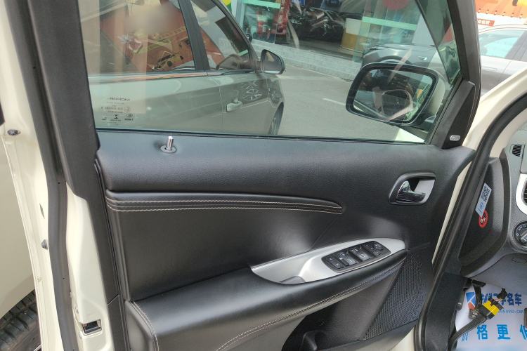 Used Dodge Journey 2013 2.4L Two-Wheel Drive Luxury Version Interior 7
