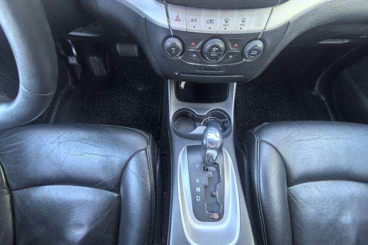 Used Dodge Journey 2013 2.4L Two-Wheel Drive Luxury Version Interior 7