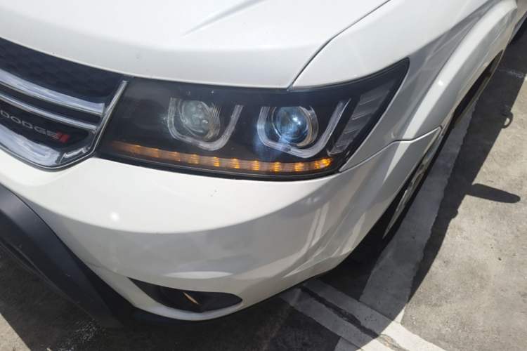 Used Dodge Journey 2013 2.4L Two-Wheel Drive Luxury Version Left Front Headlight