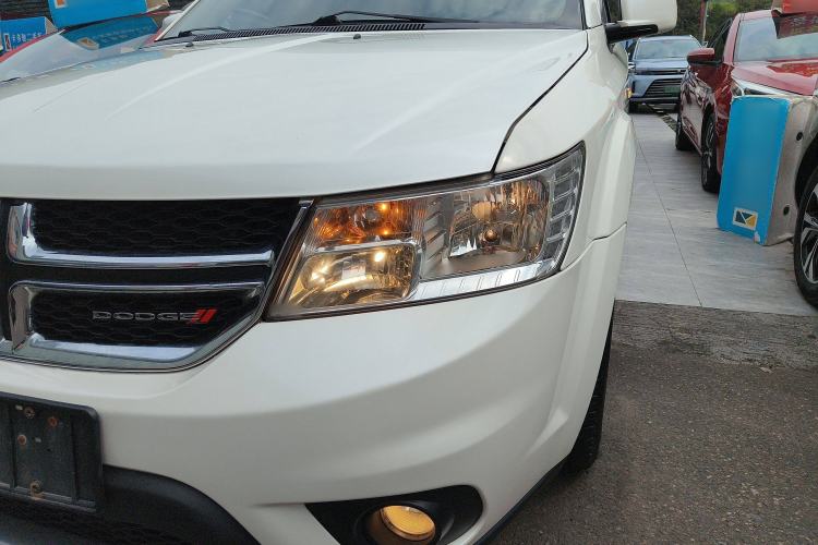 Used Dodge Journey 2013 2.4L Two-Wheel Drive Luxury Version Left Front Headlight