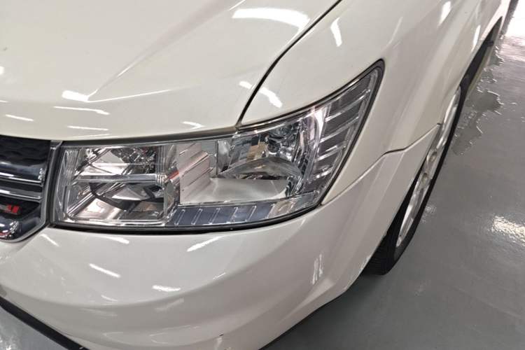 Used Dodge Journey 2013 2.4L Two-Wheel Drive Luxury Version Left Front Headlight