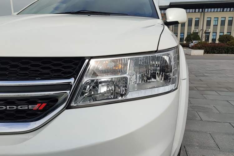 Used Dodge Journey 2013 2.4L Two-Wheel Drive Luxury Version Left Front Headlight