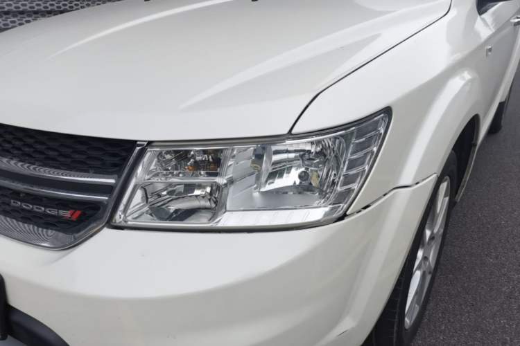 Used Dodge Journey 2013 2.4L Two-Wheel Drive Luxury Version Left Front Headlight