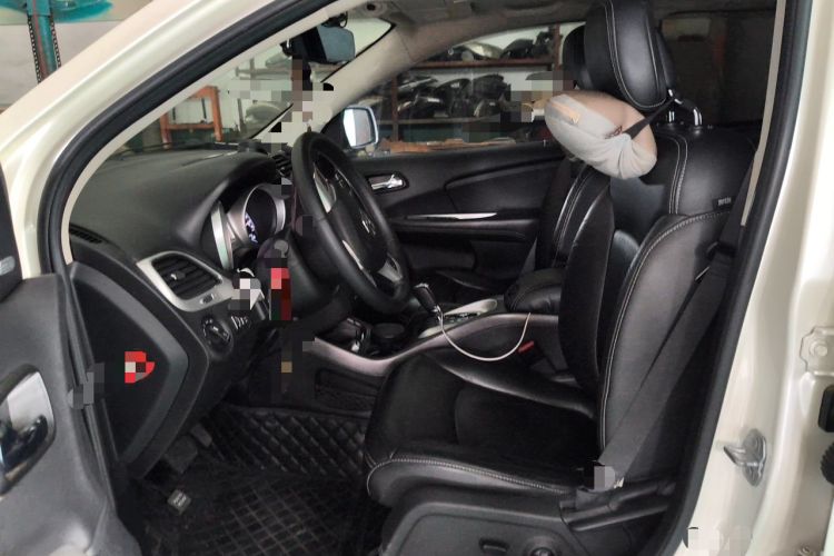Used Dodge Journey 2013 2.4L Two-Wheel Drive Luxury Version Left Front Seat