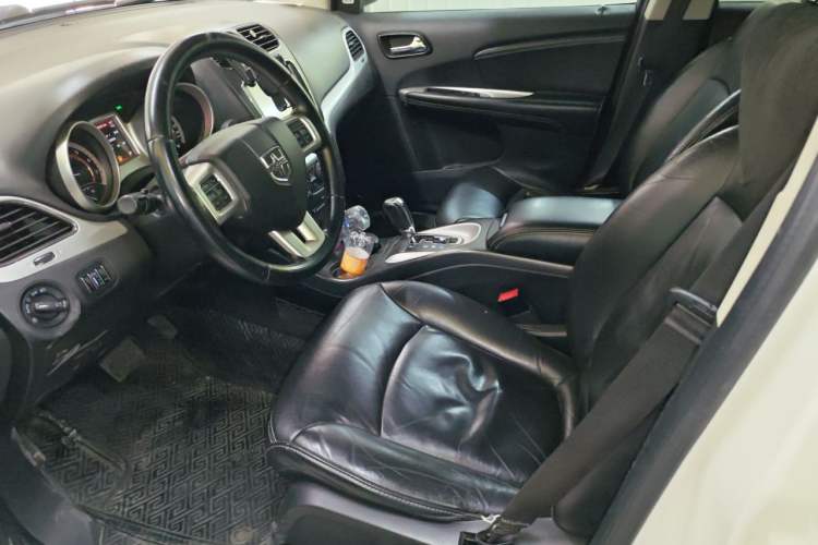 Used Dodge Journey 2013 2.4L Two-Wheel Drive Luxury Version Left Front Seat