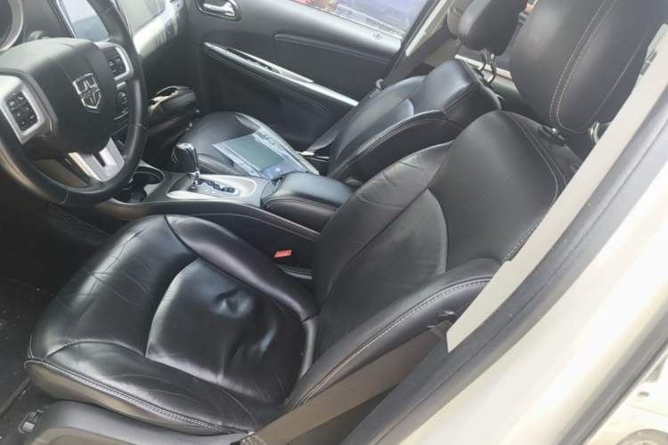 Used Dodge Journey 2013 2.4L Two-Wheel Drive Luxury Version Left Front Seat