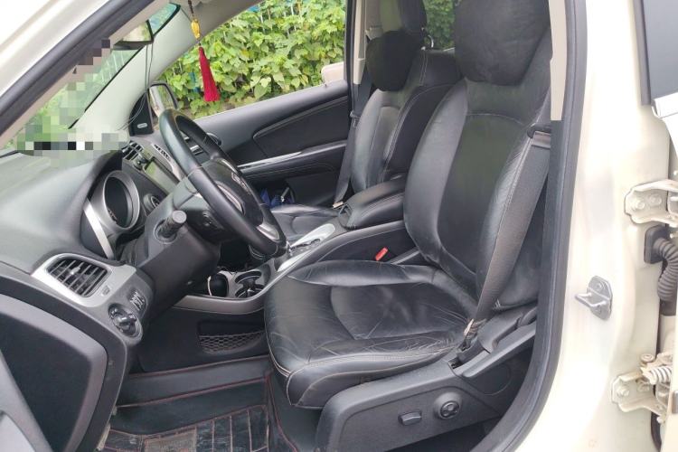 Used Dodge Journey 2013 2.4L Two-Wheel Drive Luxury Version Left Front Seat