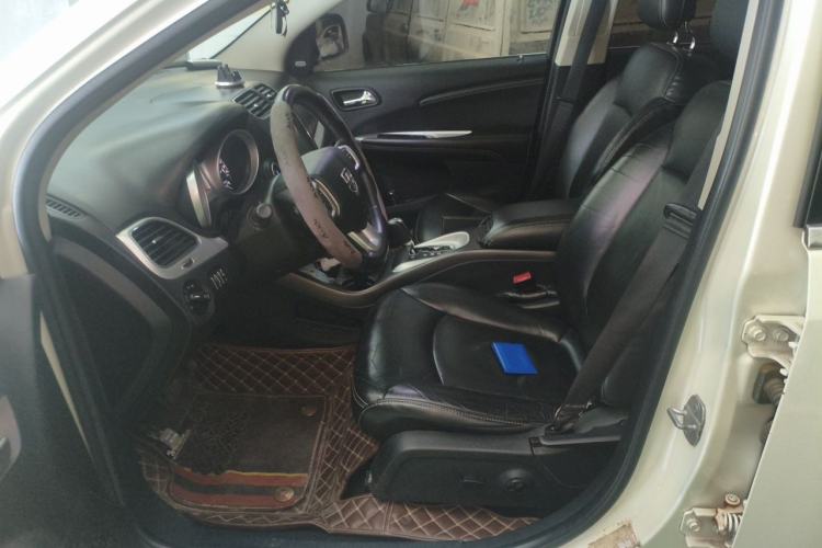 Used Dodge Journey 2013 2.4L Two-Wheel Drive Luxury Version Left Front Seat