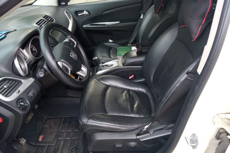 Used Dodge Journey 2013 2.4L Two-Wheel Drive Luxury Version Left Front Seat
