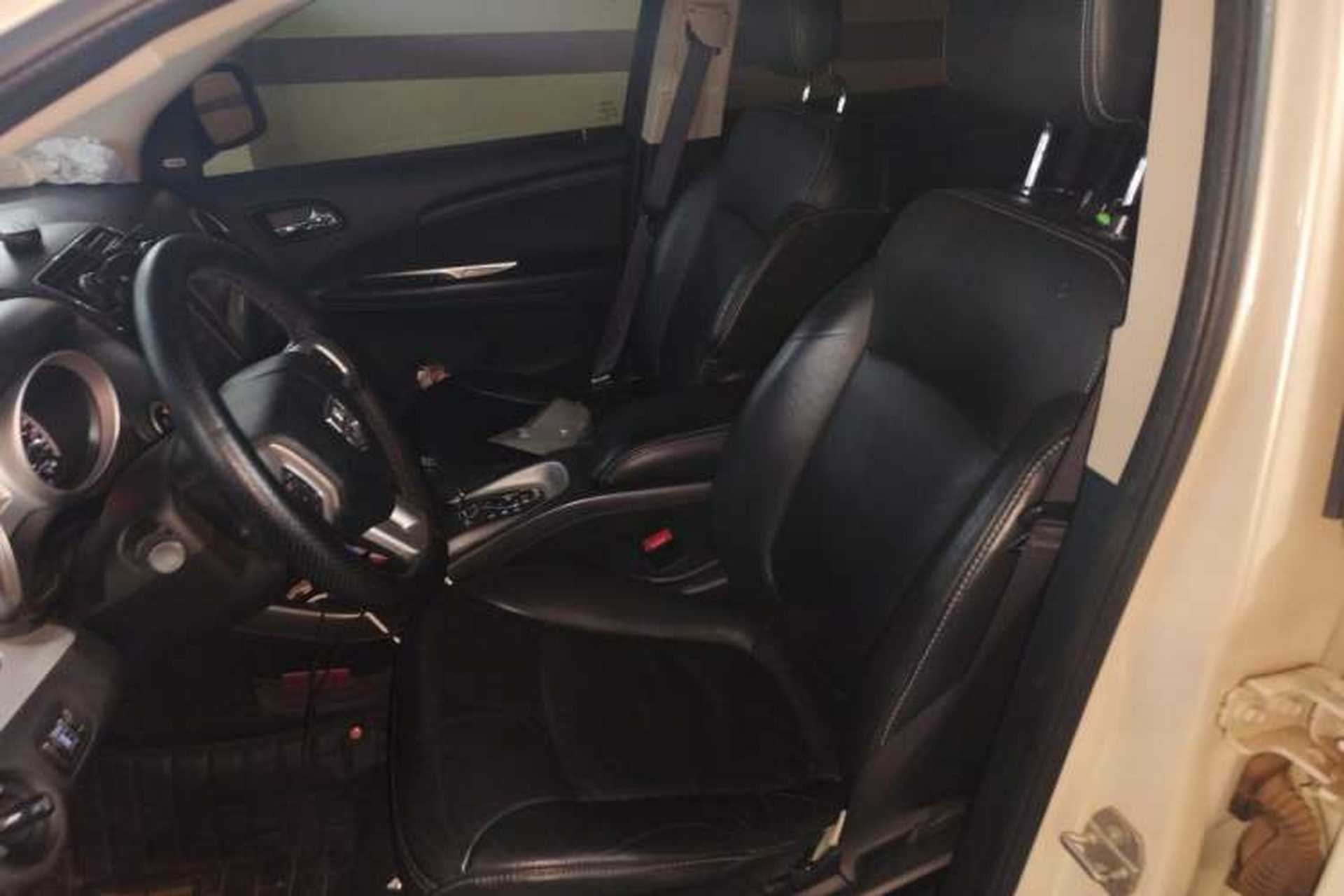 Used Dodge Journey 2013 2.4L Two-Wheel Drive Luxury Version Left Front Seat