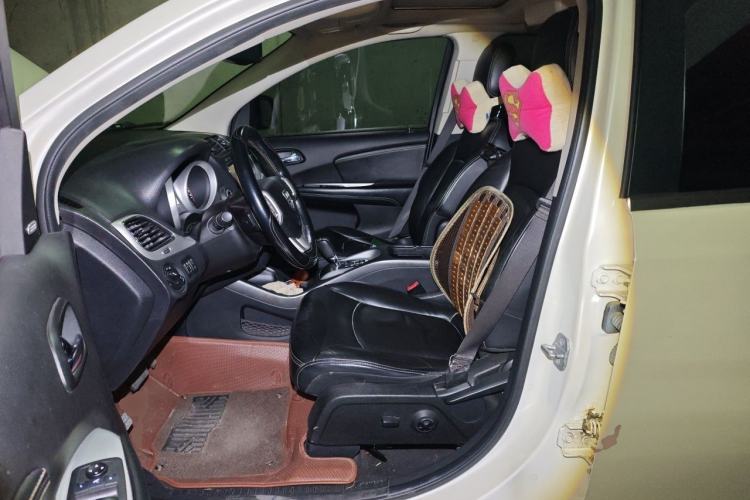 Used Dodge Journey 2013 2.4L Two-Wheel Drive Luxury Version Left Front Seat