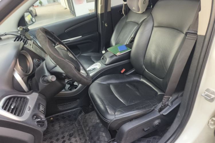 Used Dodge Journey 2013 2.4L Two-Wheel Drive Luxury Version Left Front Seat