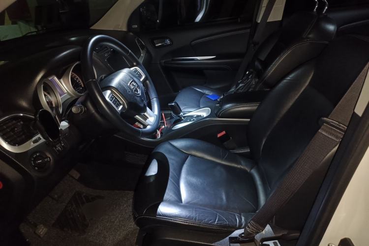 Used Dodge Journey 2013 2.4L Two-Wheel Drive Luxury Version Left Front Seat