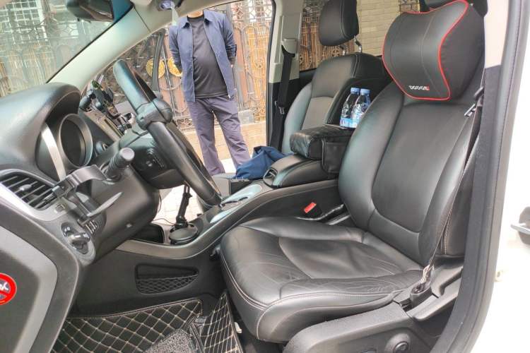 Used Dodge Journey 2013 2.4L Two-Wheel Drive Luxury Version Left Front Seat
