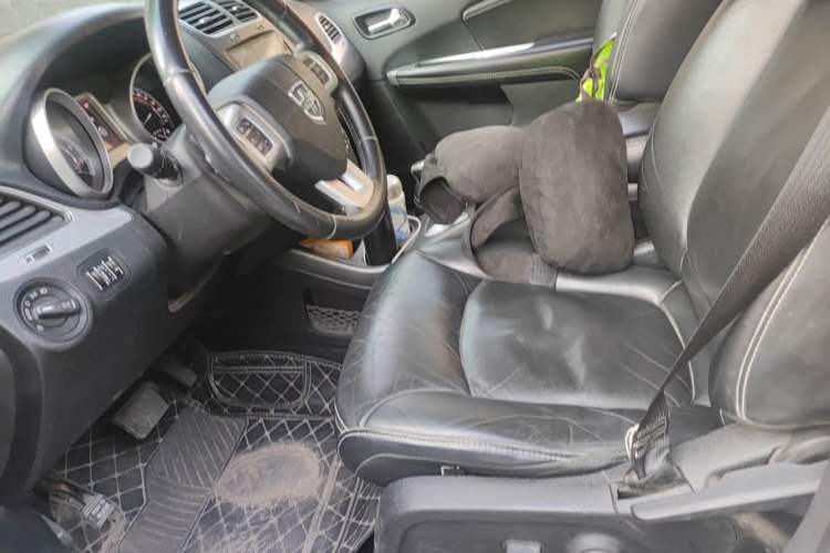 Used Dodge Journey 2013 2.4L Two-Wheel Drive Luxury Version Left Front Seat