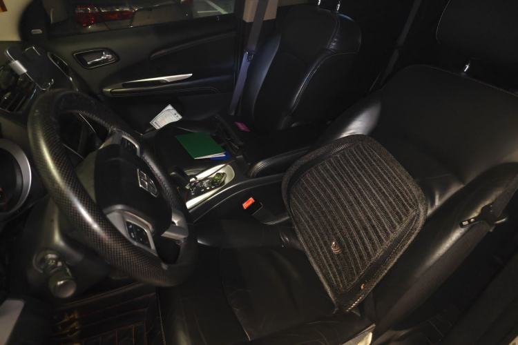 Used Dodge Journey 2013 2.4L Two-Wheel Drive Luxury Version Left Front Seat