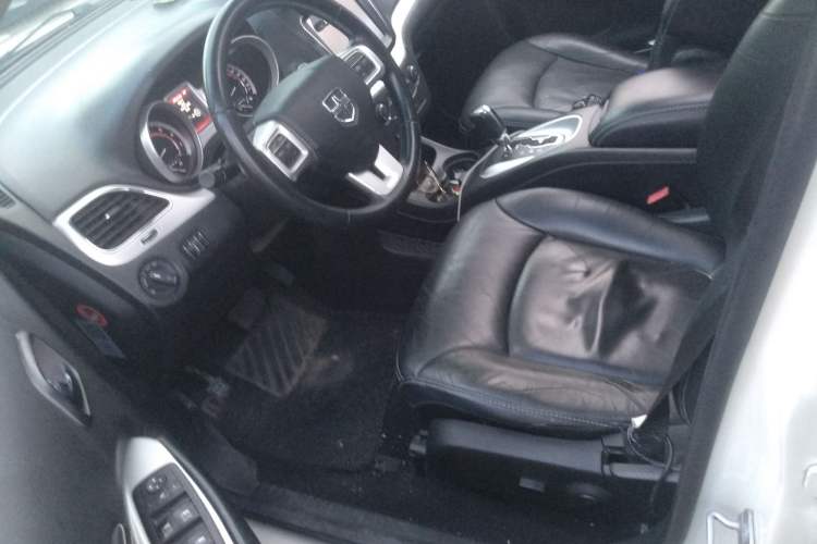 Used Dodge Journey 2013 2.4L Two-Wheel Drive Luxury Version Left Front Seat