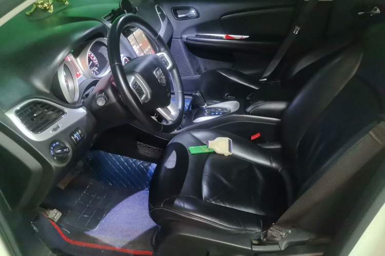 Used Dodge Journey 2013 2.4L Two-Wheel Drive Luxury Version Left Front Seat