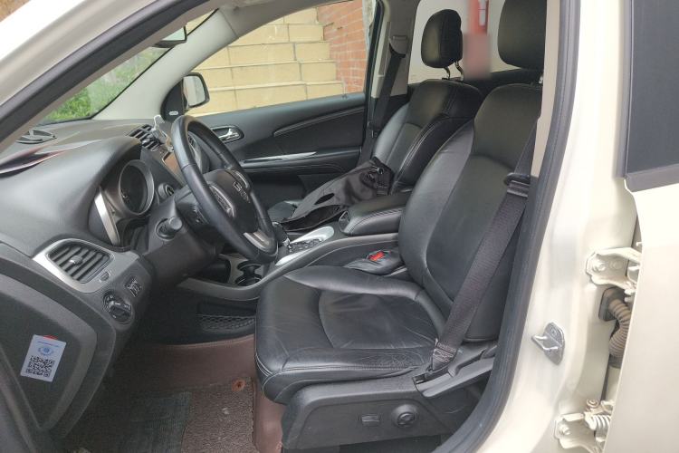 Used Dodge Journey 2013 2.4L Two-Wheel Drive Luxury Version Left Front Seat